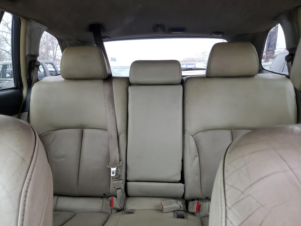 2011 Subaru Outback - Image 10
