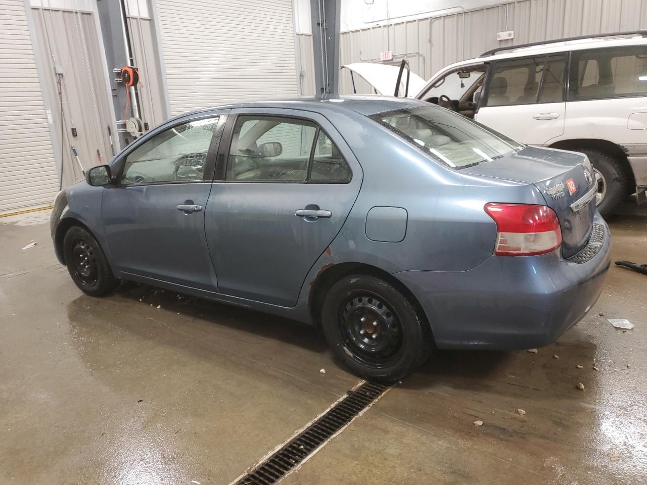 2009 Toyota Yaris - Image 2