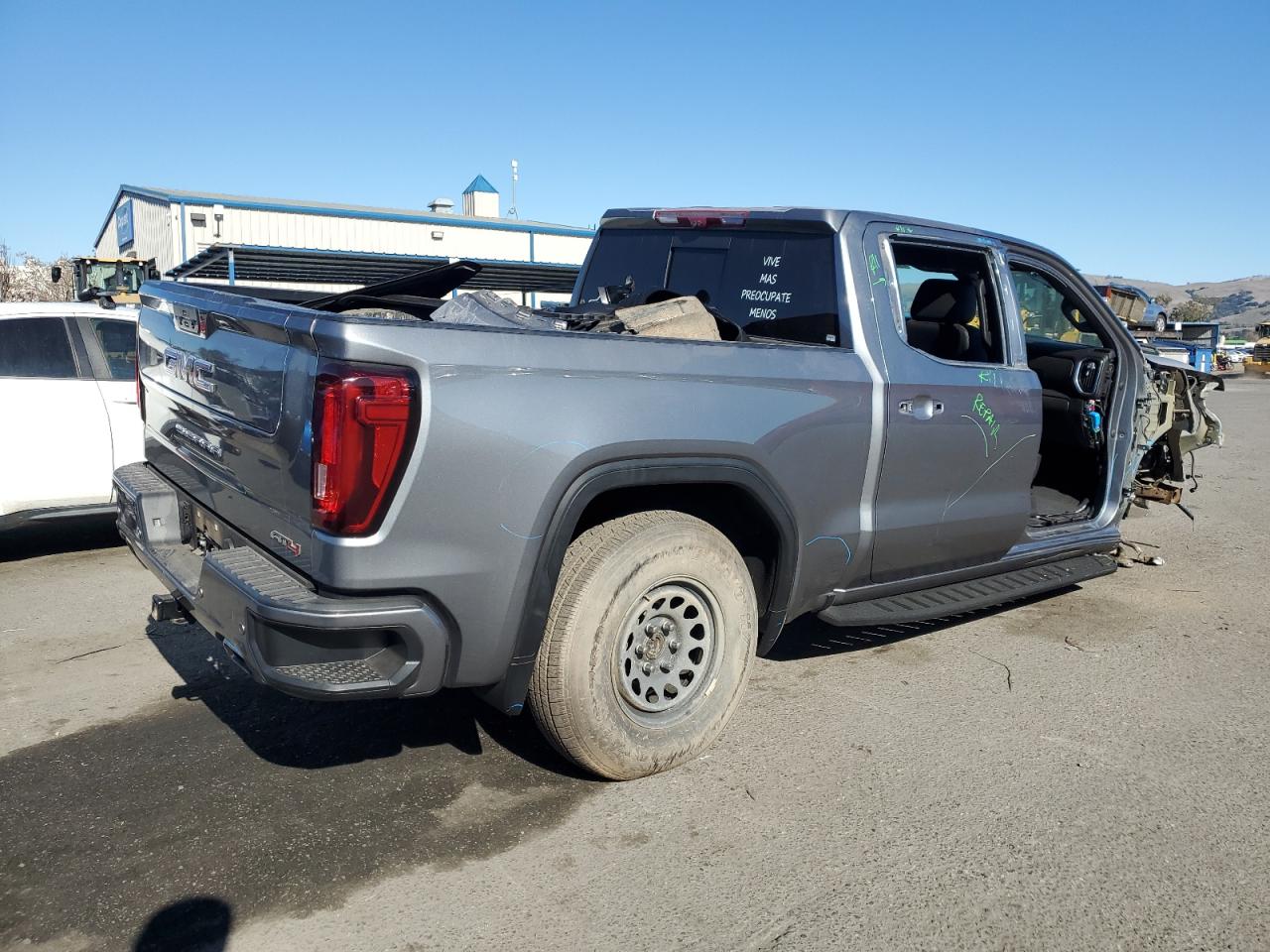 2022 GMC Sierra - Image 3
