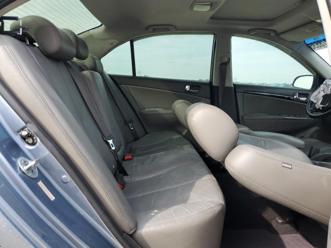 2010 Hyundai Sonata - Image 10