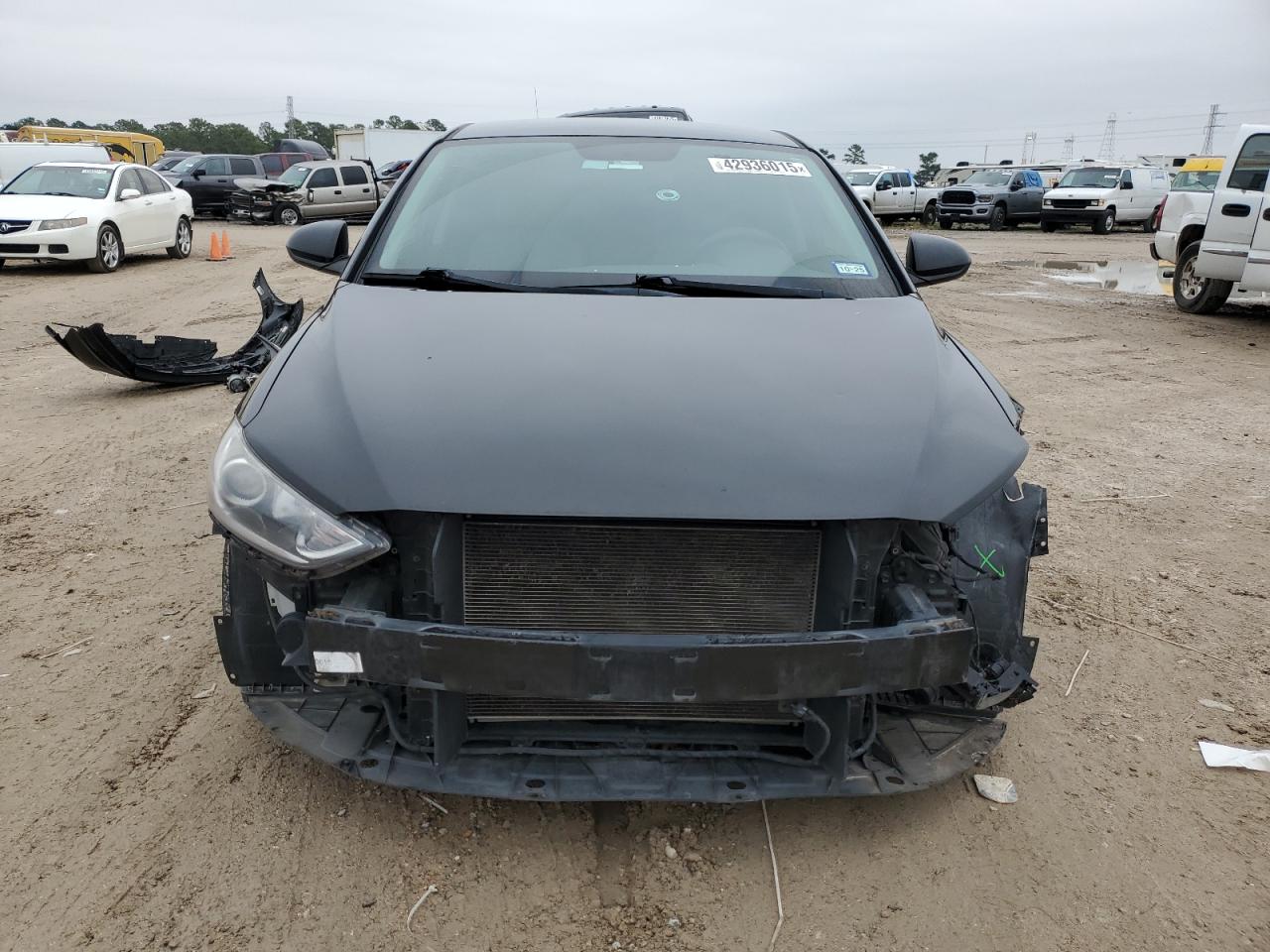 2017 Hyundai Elantra - Image 5