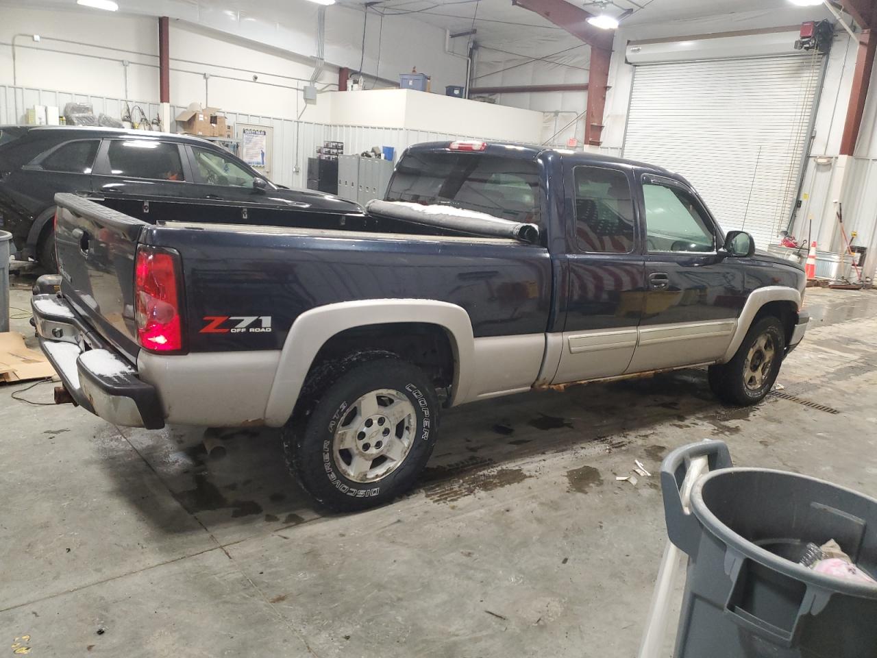 2006 Chevrolet Silverado - Image 3
