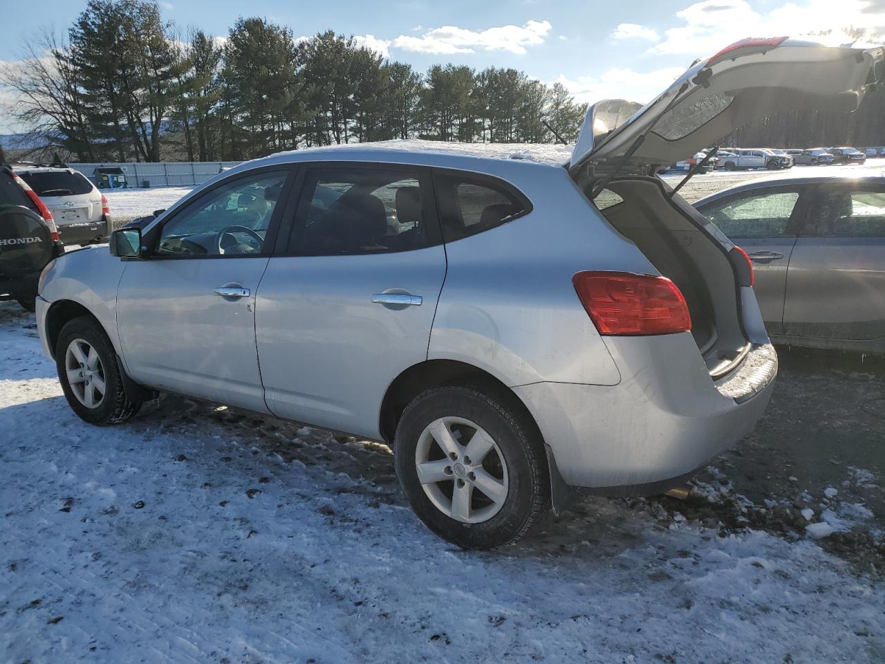 2010 Nissan Rogue - Image 2