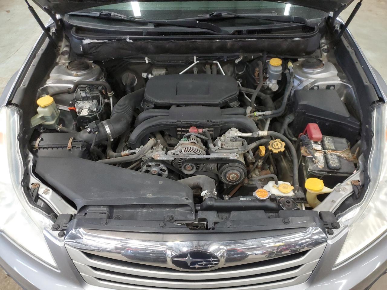 2010 Subaru Outback - Image 12