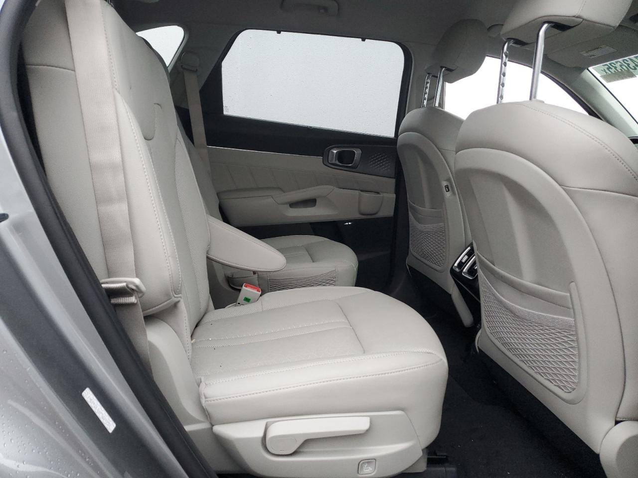 2023 Kia Sorento - Image 11