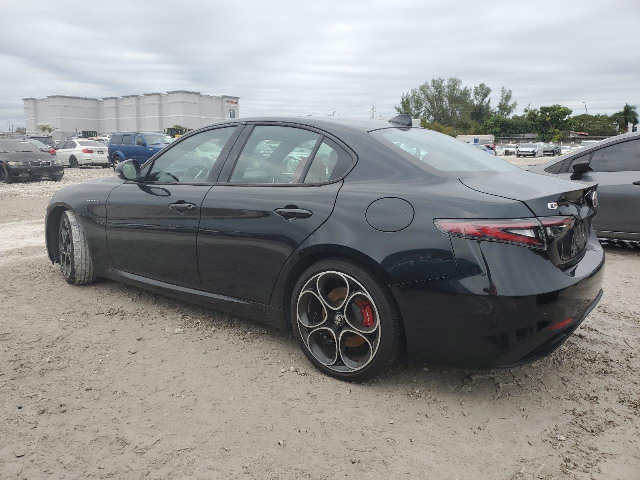 2024 Alfa Romeo Giulia - Image 2