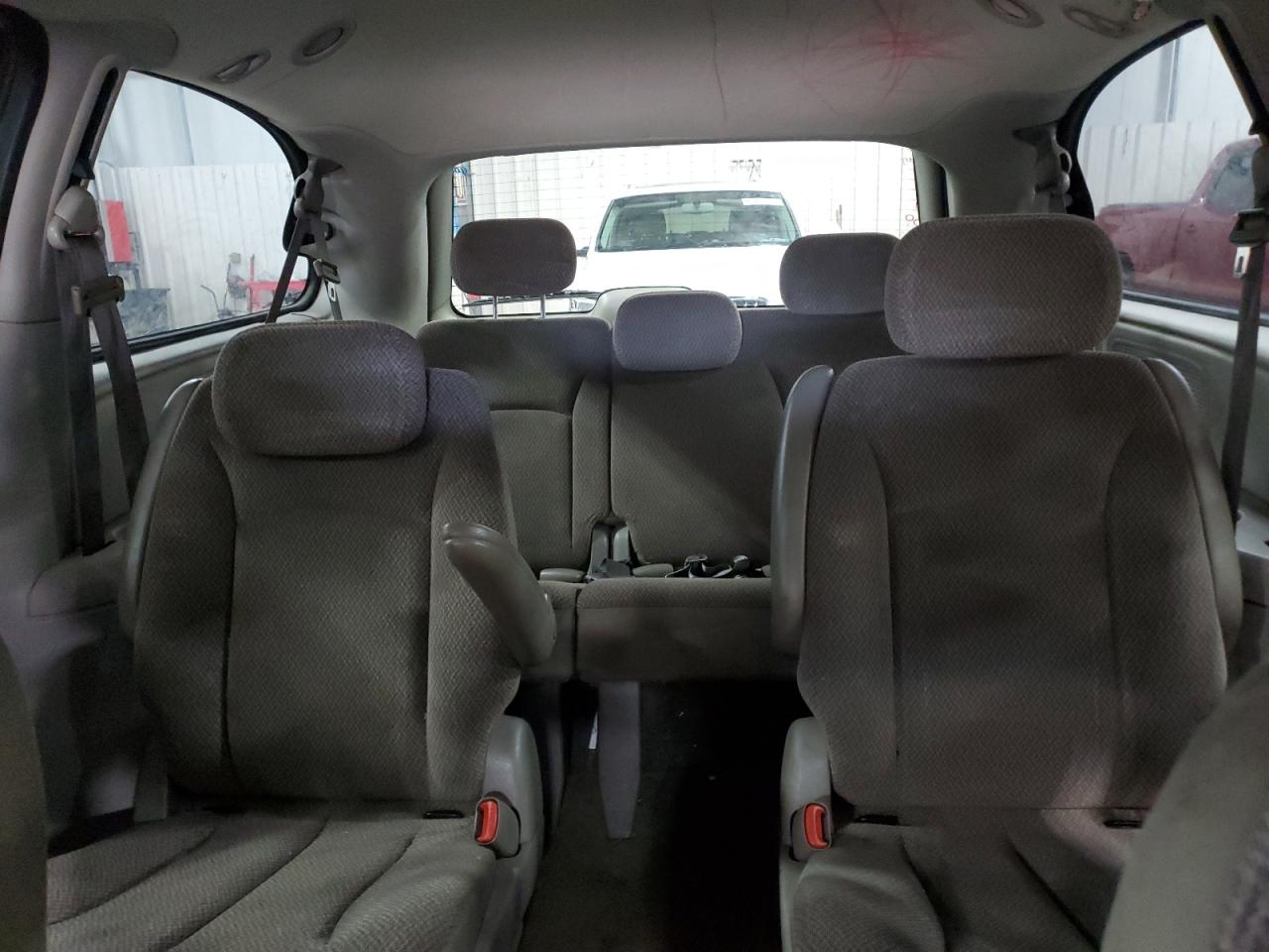 2007 Chrysler Town & Country - Image 10