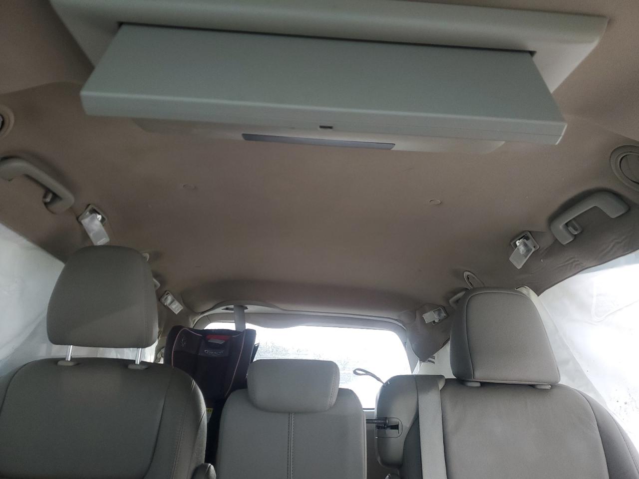 2016 Toyota Sienna - Image 10