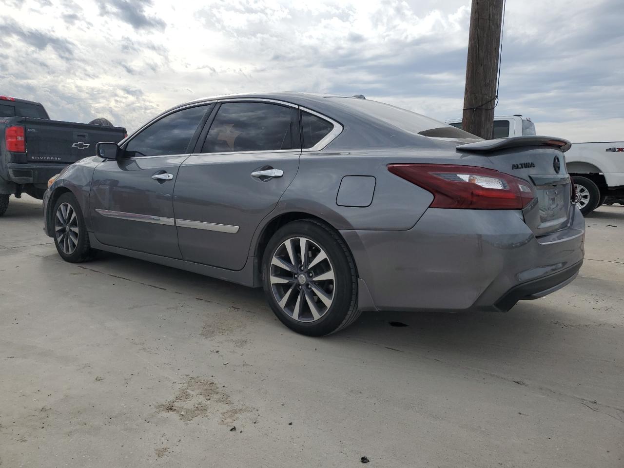 2016 Nissan Altima - Image 2