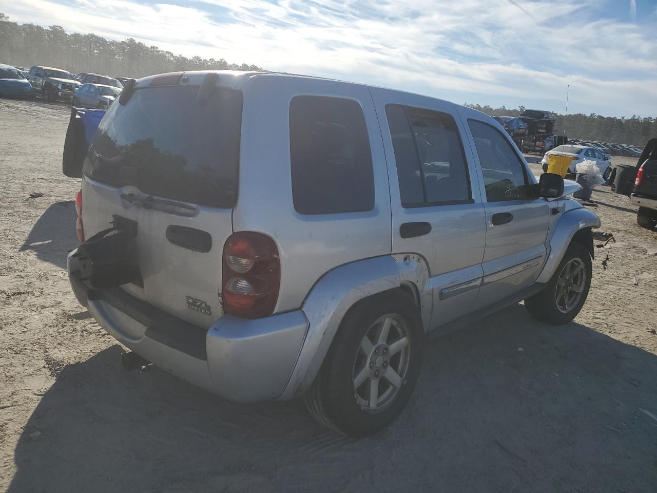 2005 Jeep Liberty (North America) - Image 3