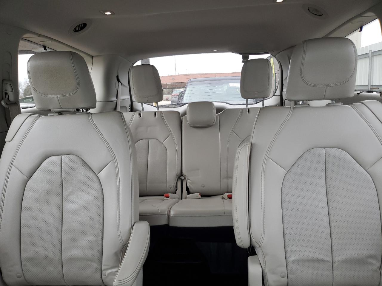 2018 Chrysler Pacifica - Image 10