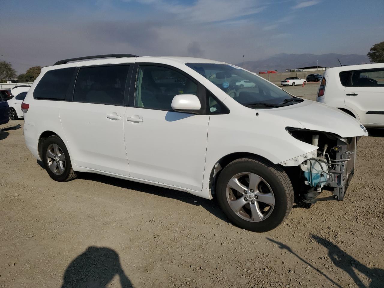 2011 Toyota Sienna - Image 4
