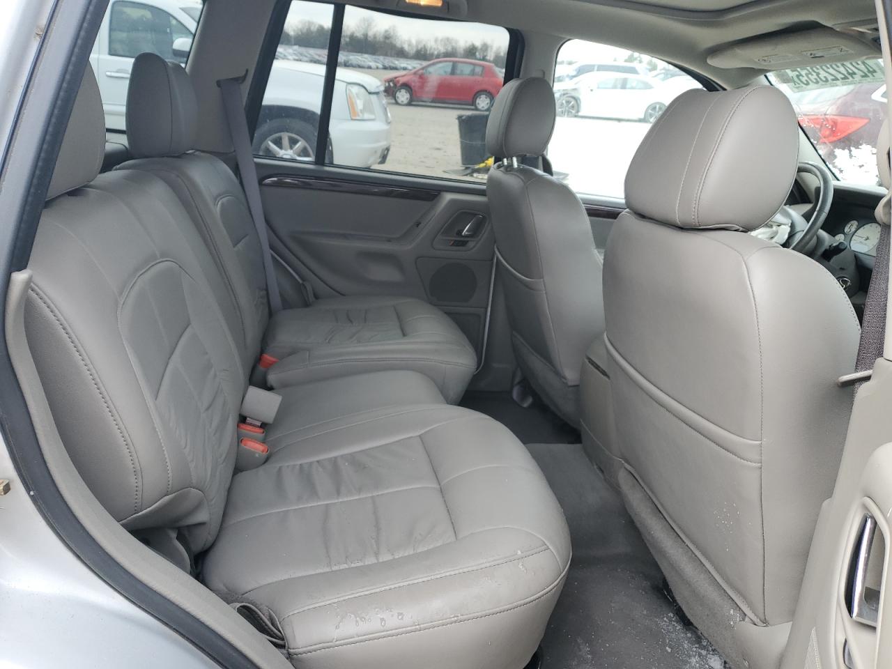 2004 Jeep Grand Cherokee - Image 12