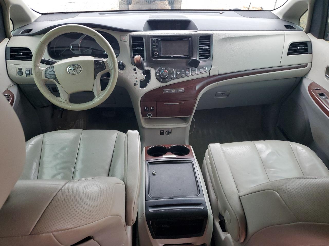 2014 Toyota Sienna - Image 8