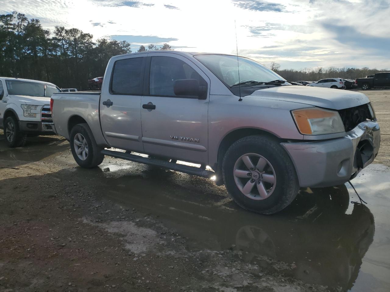 2011 Nissan Titan - Image 4