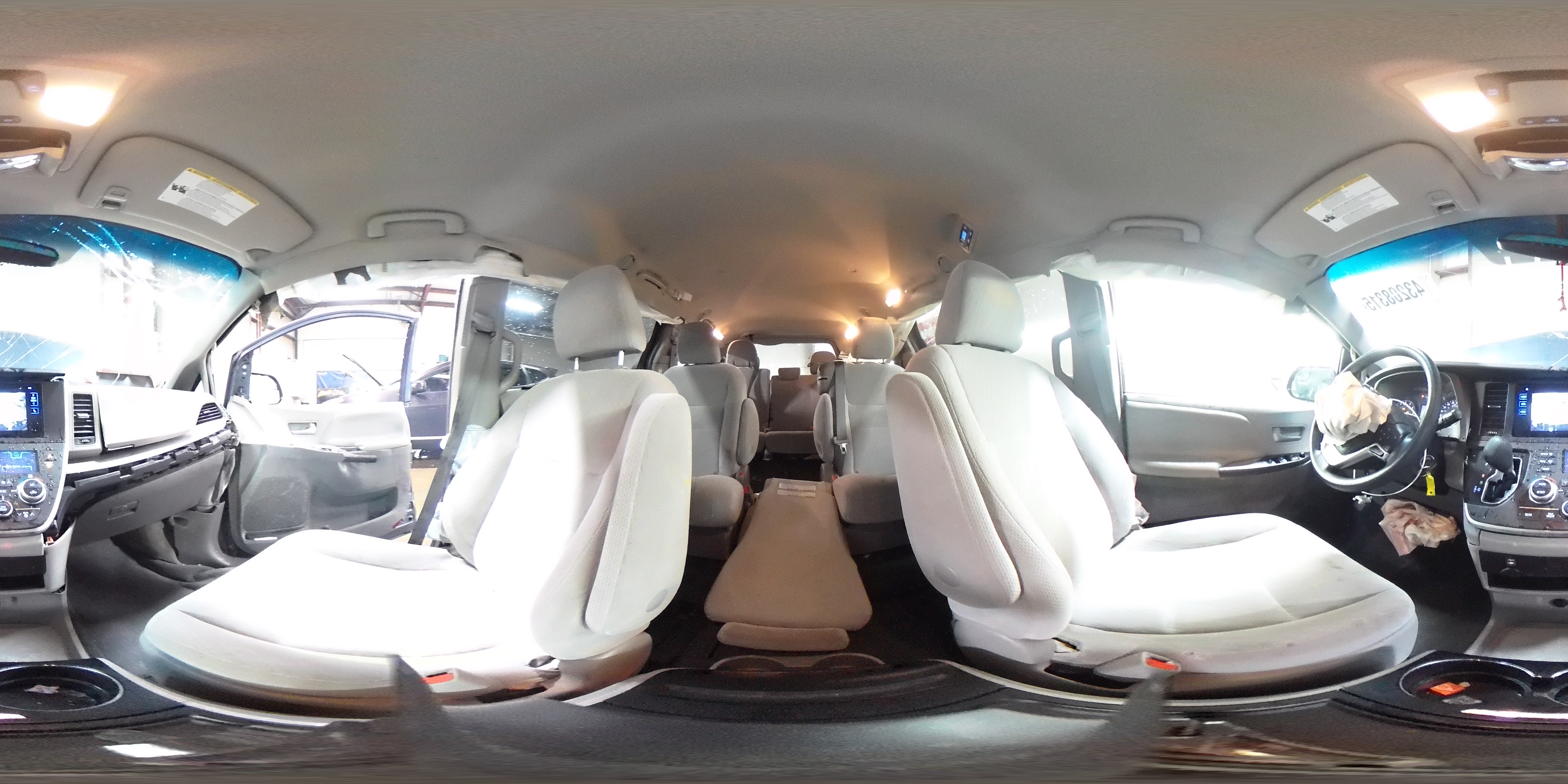 2017 Toyota Sienna - Image 15