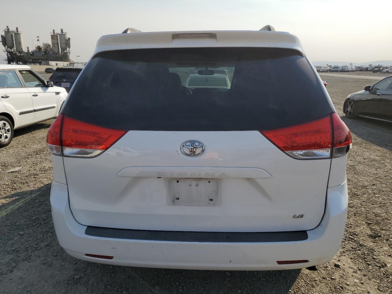 2011 Toyota Sienna - Image 6