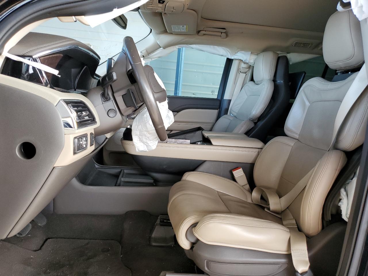 2022 Lincoln Navigator - Image 7