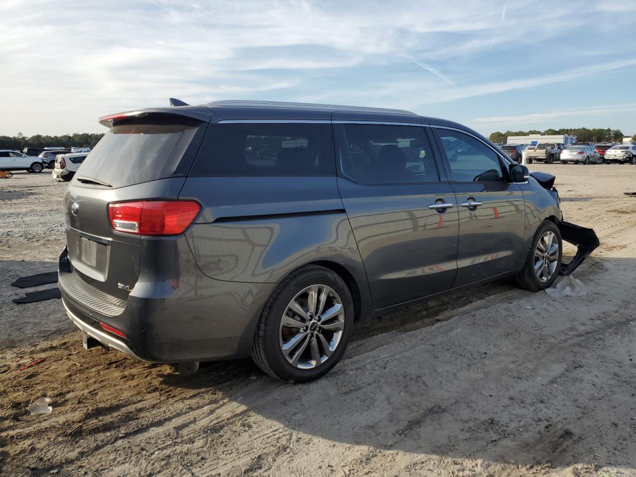 2015 Kia Sedona - Image 3