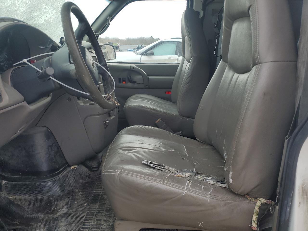 2000 Chevrolet Astro - Image 7