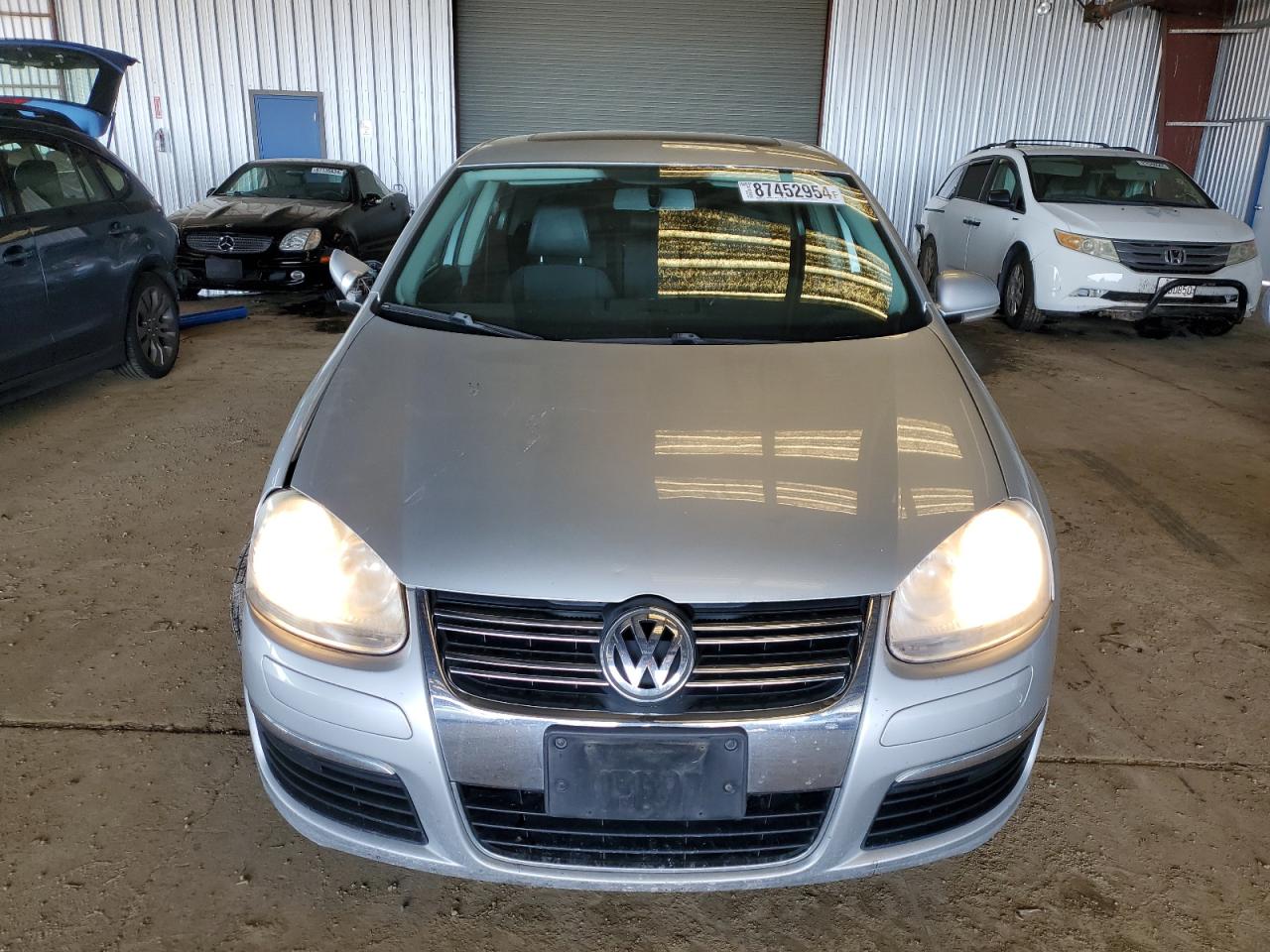 2009 Volkswagen Jetta - Image 5