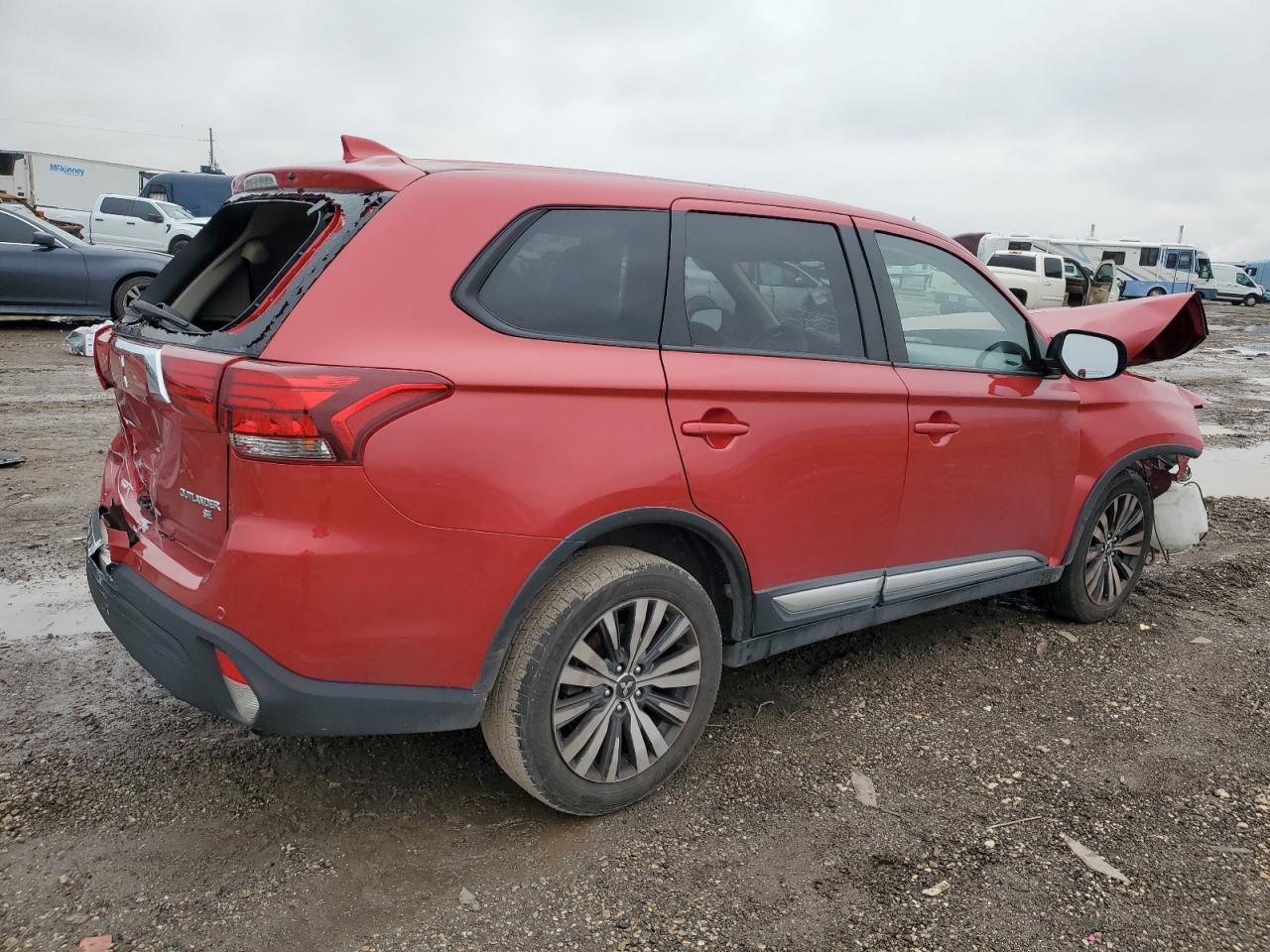 2019 Mitsubishi Outlander - Image 3