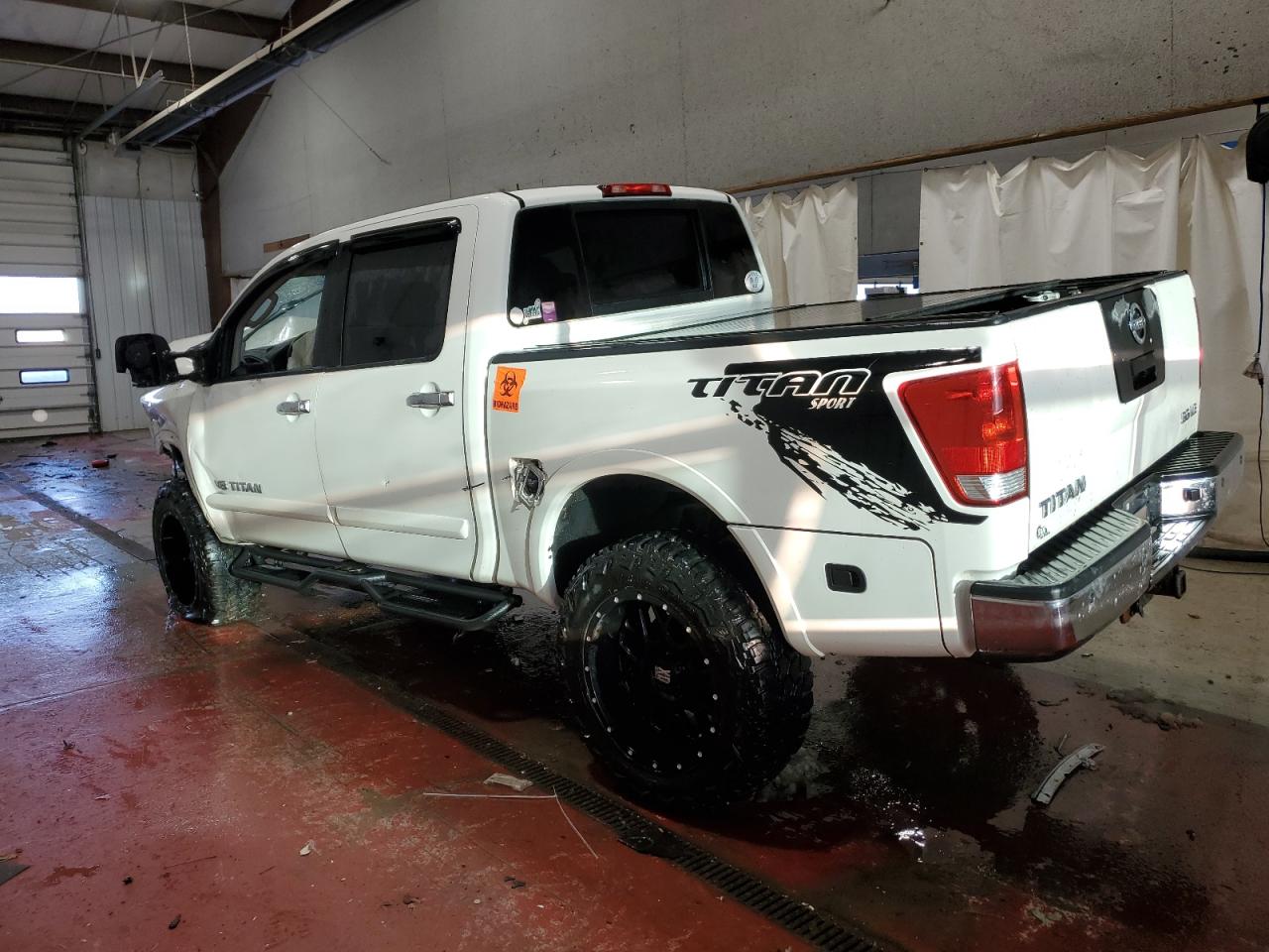 2010 Nissan Titan - Image 2