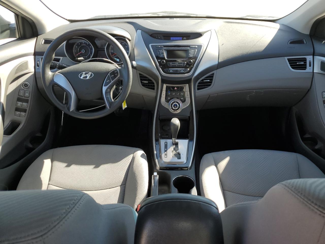 2013 Hyundai Elantra - Image 8