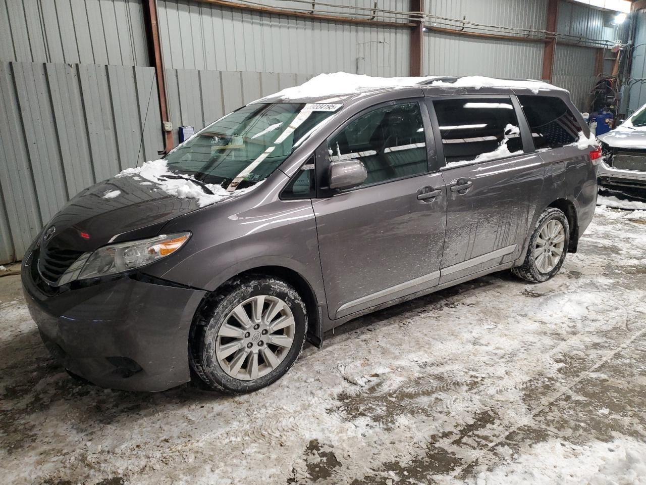 2013 Toyota Sienna - Image 1