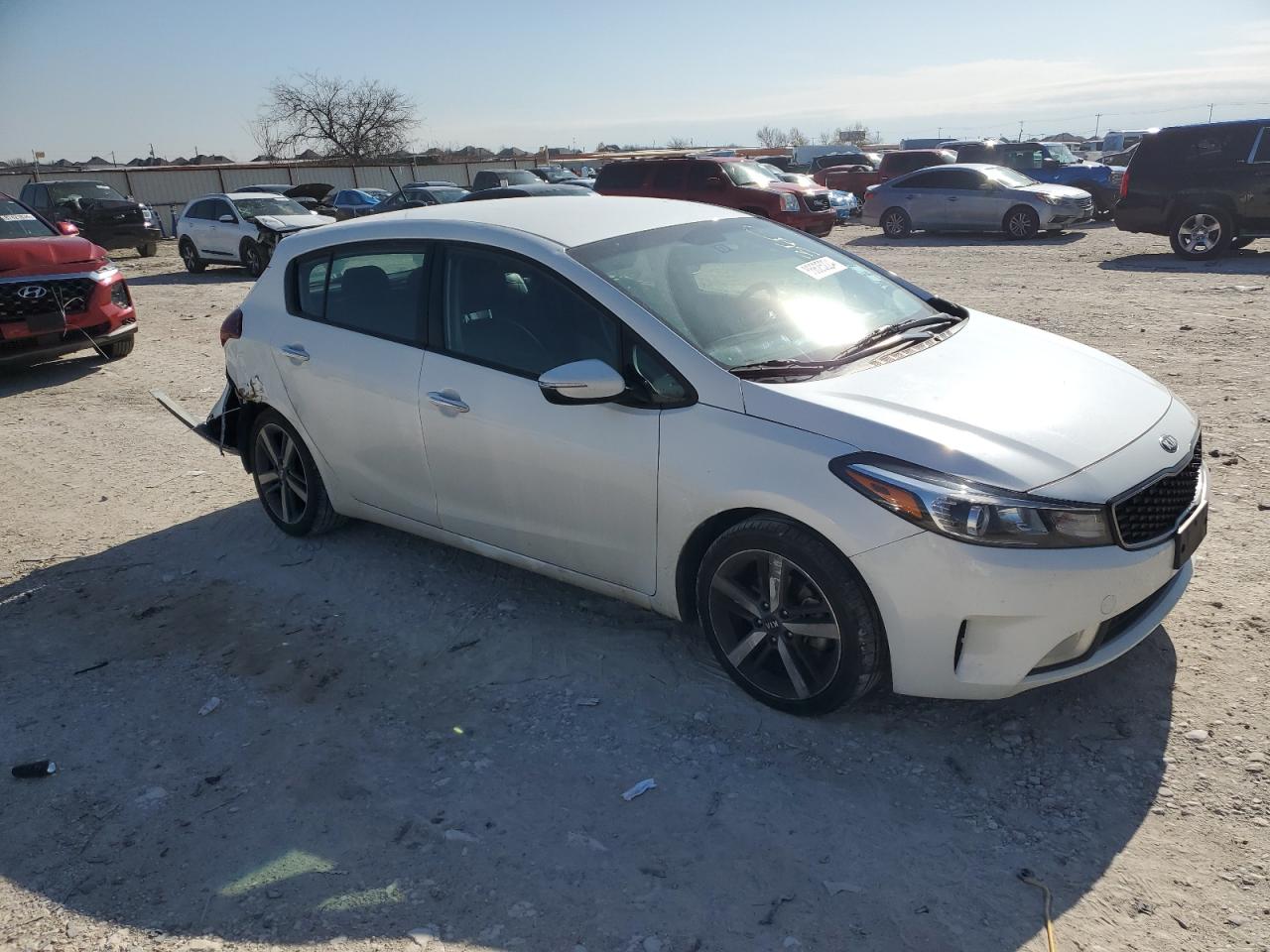 VIN KNAFX5A81H5673690 2017 KIA FORTE no.4