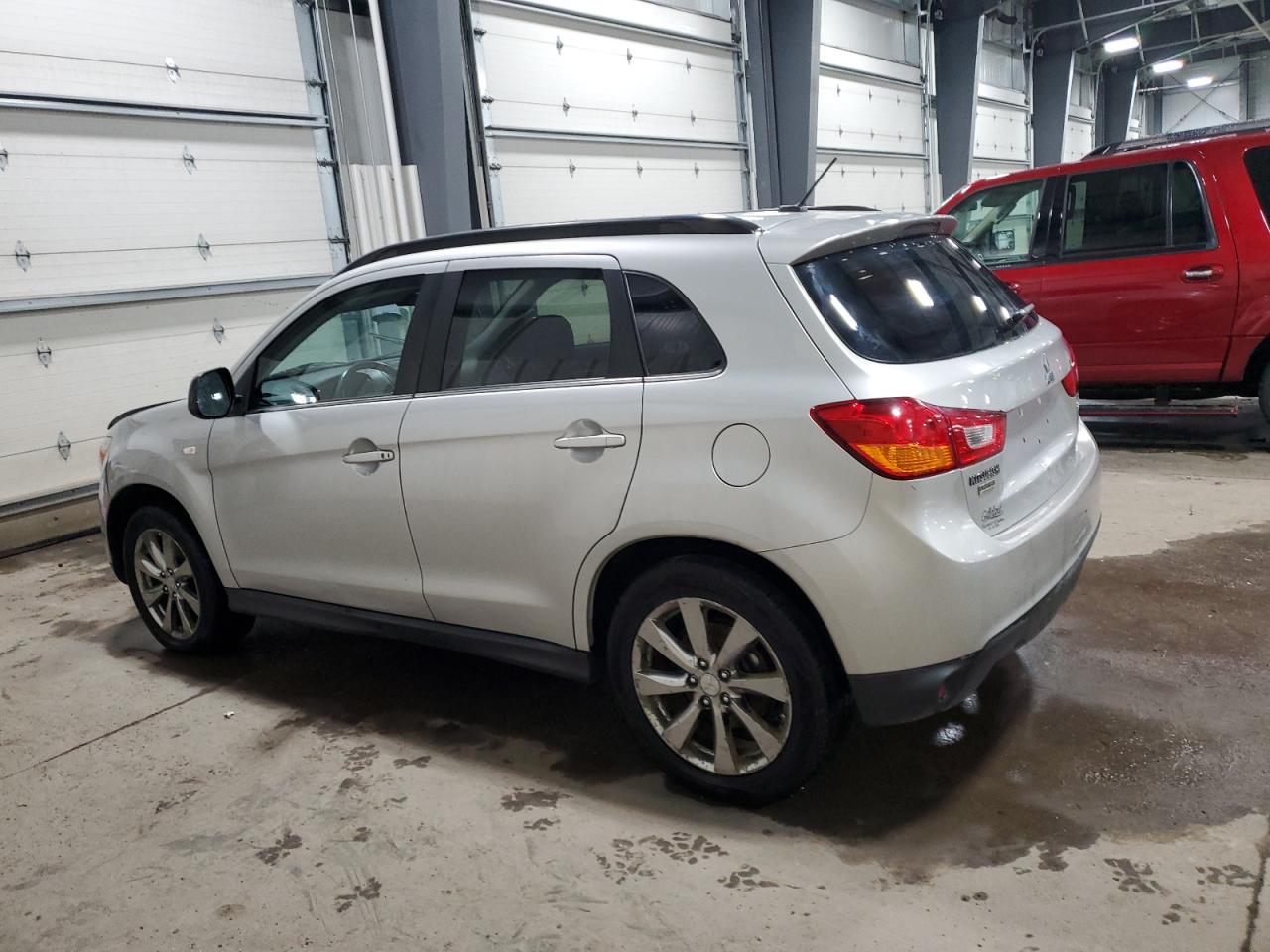 2013 Mitsubishi Outlander - Image 2