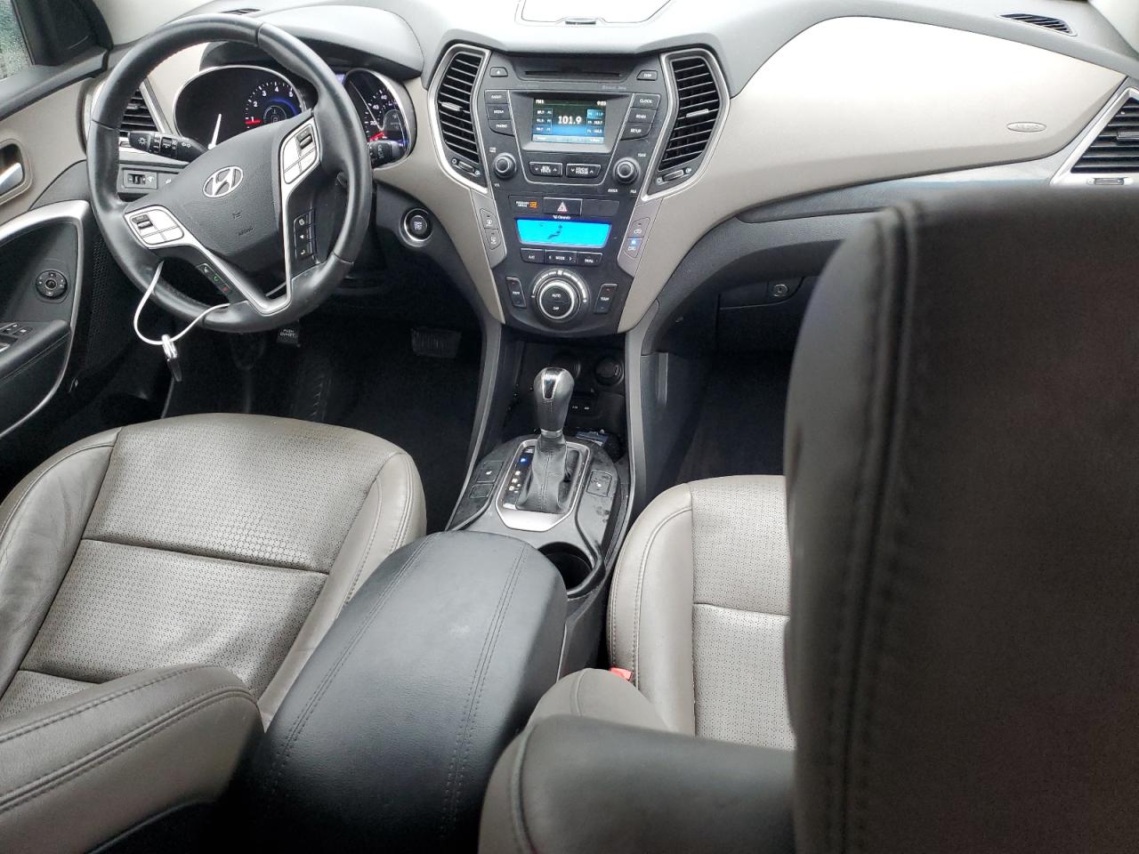 2014 Hyundai Santa Fe - Image 8