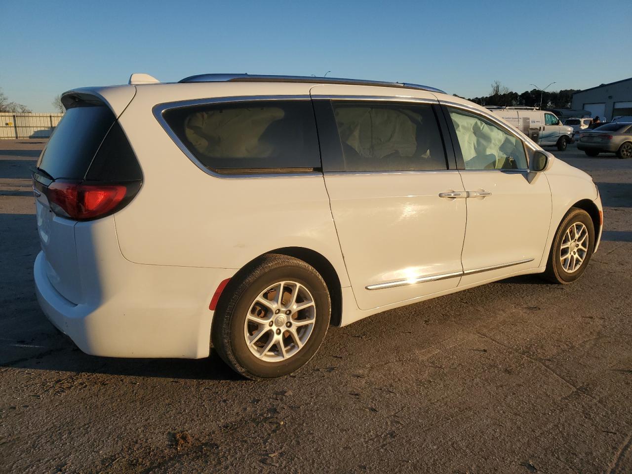 2020 Chrysler Pacifica - Image 3