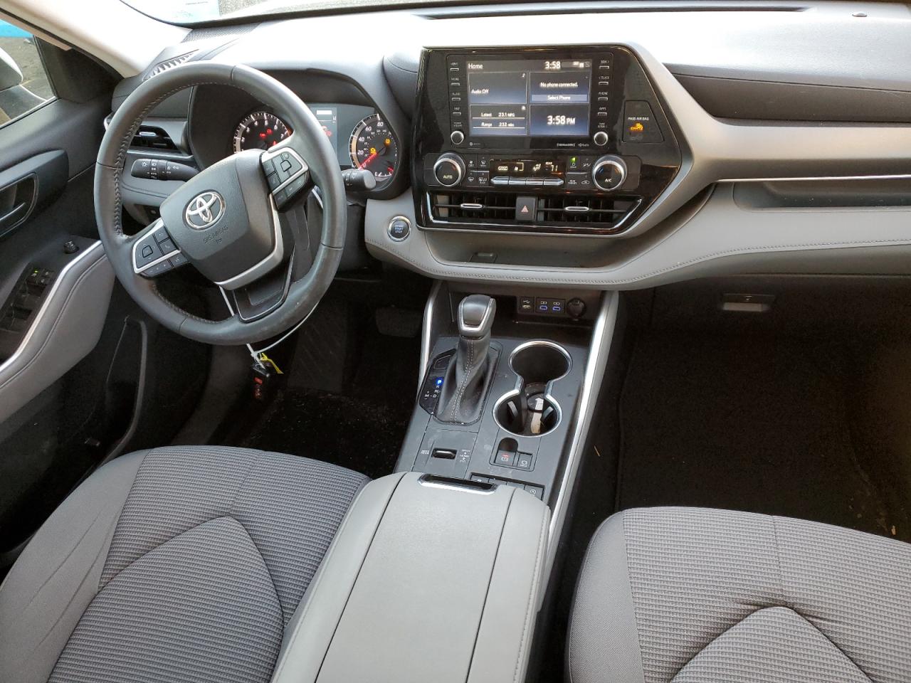 2022 Toyota Highlander - Image 8