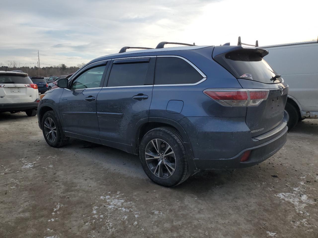2016 Toyota Highlander - Image 2