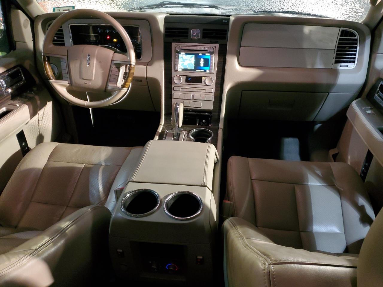 2009 Lincoln Navigator - Image 8