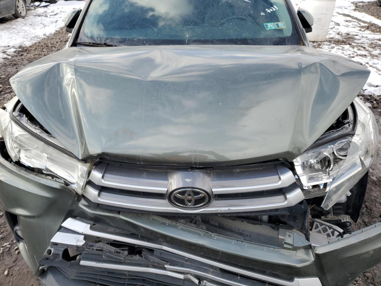 2019 Toyota Highlander - Image 12