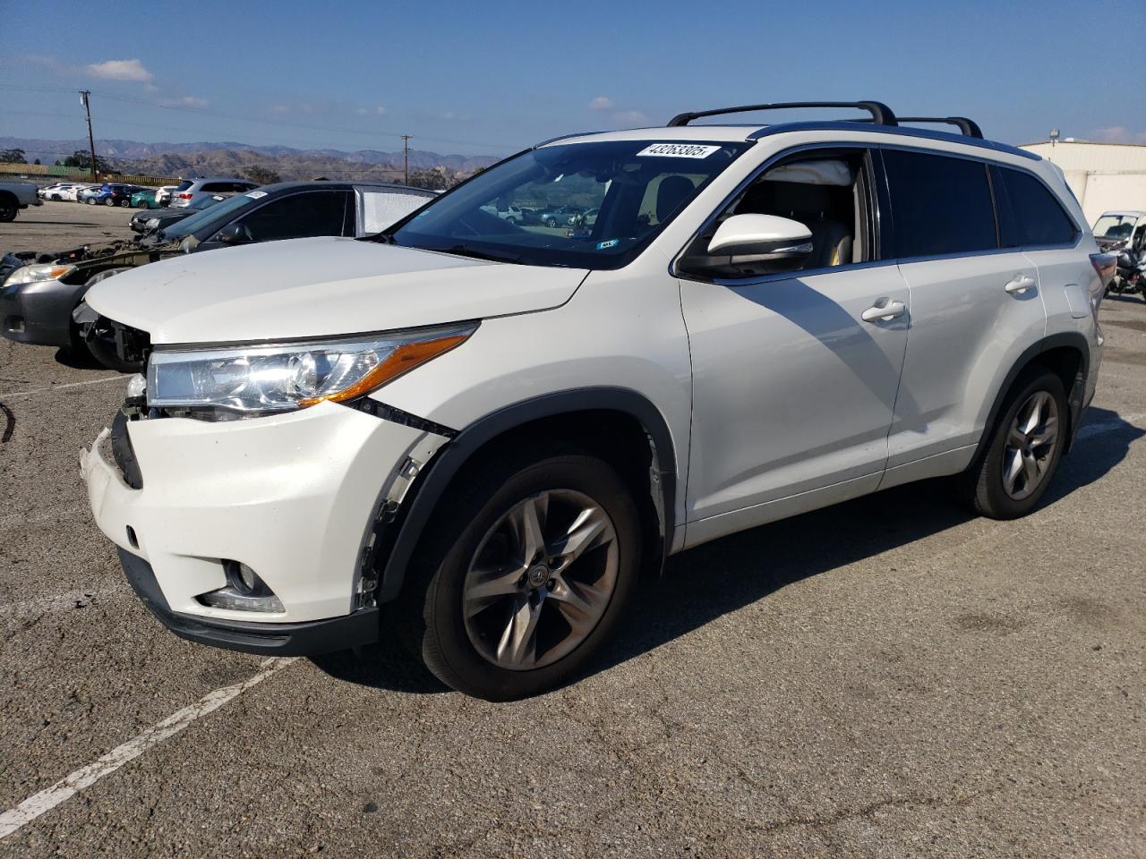 2015 Toyota Highlander - Image 1