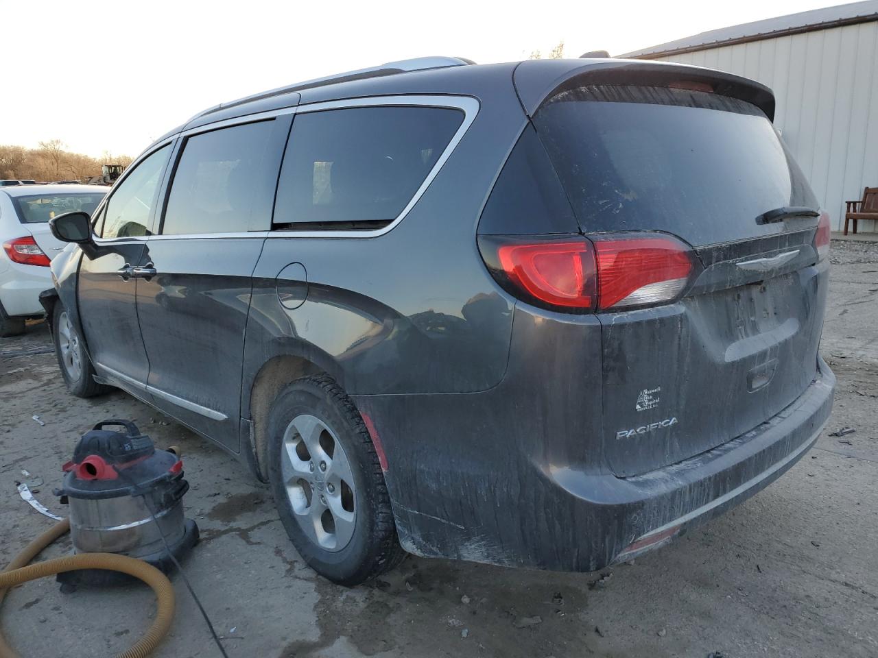 2017 Chrysler Pacifica - Image 2