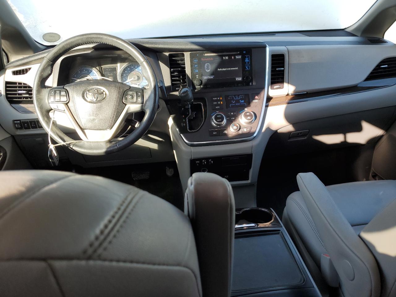 2016 Toyota Sienna - Image 8