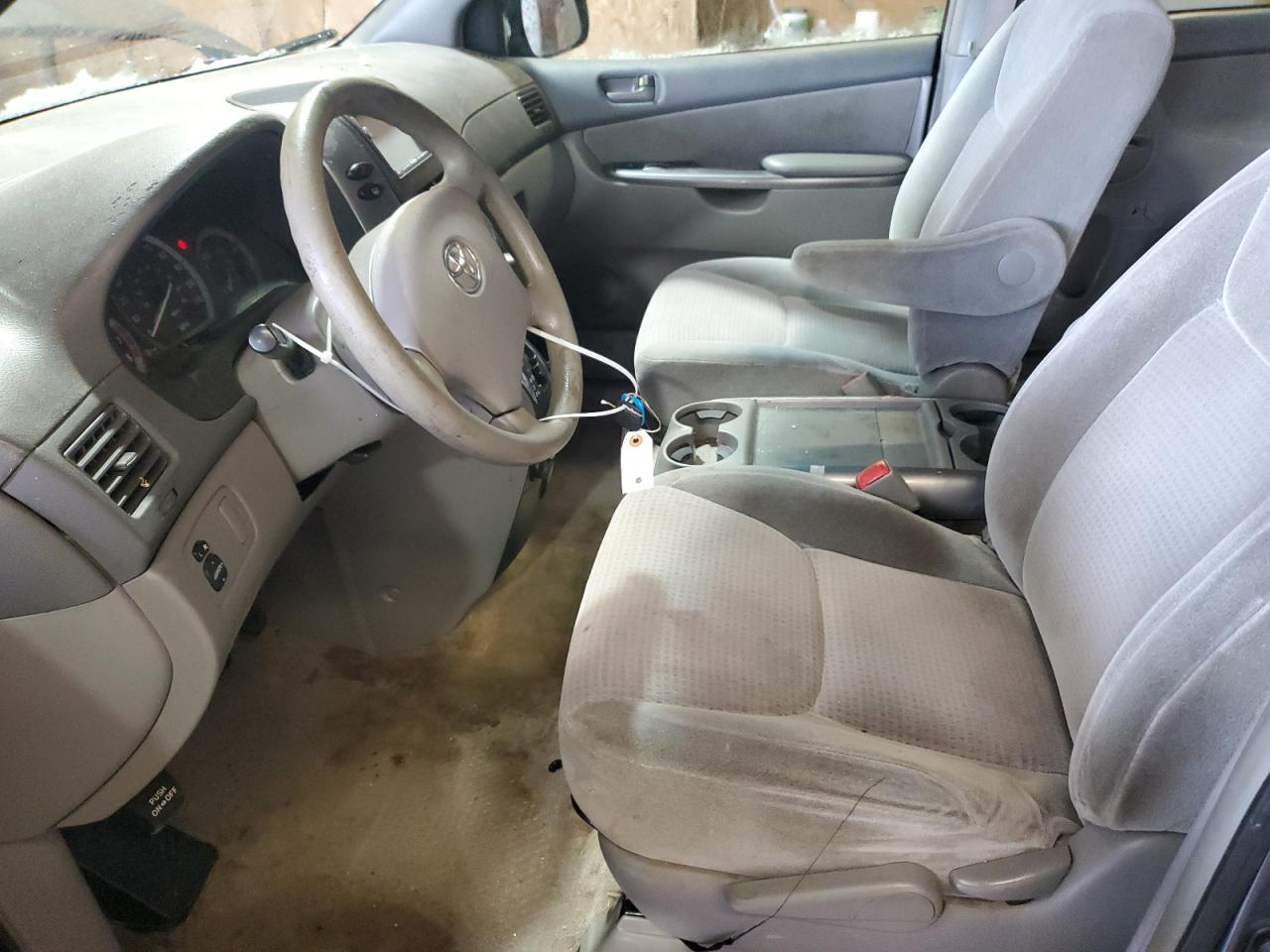 2009 Toyota Sienna - Image 7