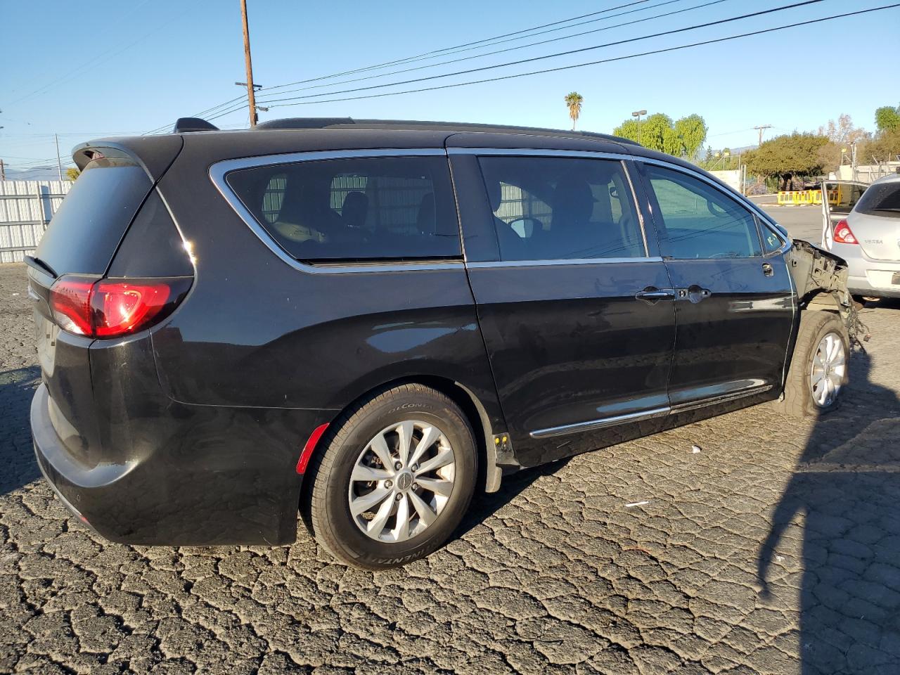 VIN 2C4RC1BG0HR609055 2017 CHRYSLER PACIFICA no.3