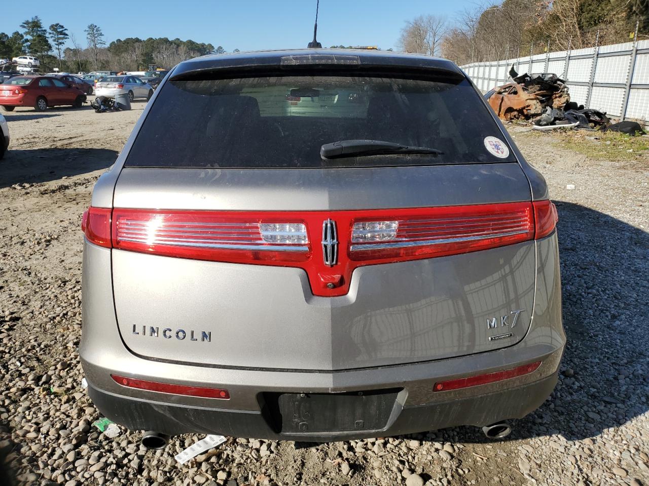 2015 Lincoln MKT - Image 6