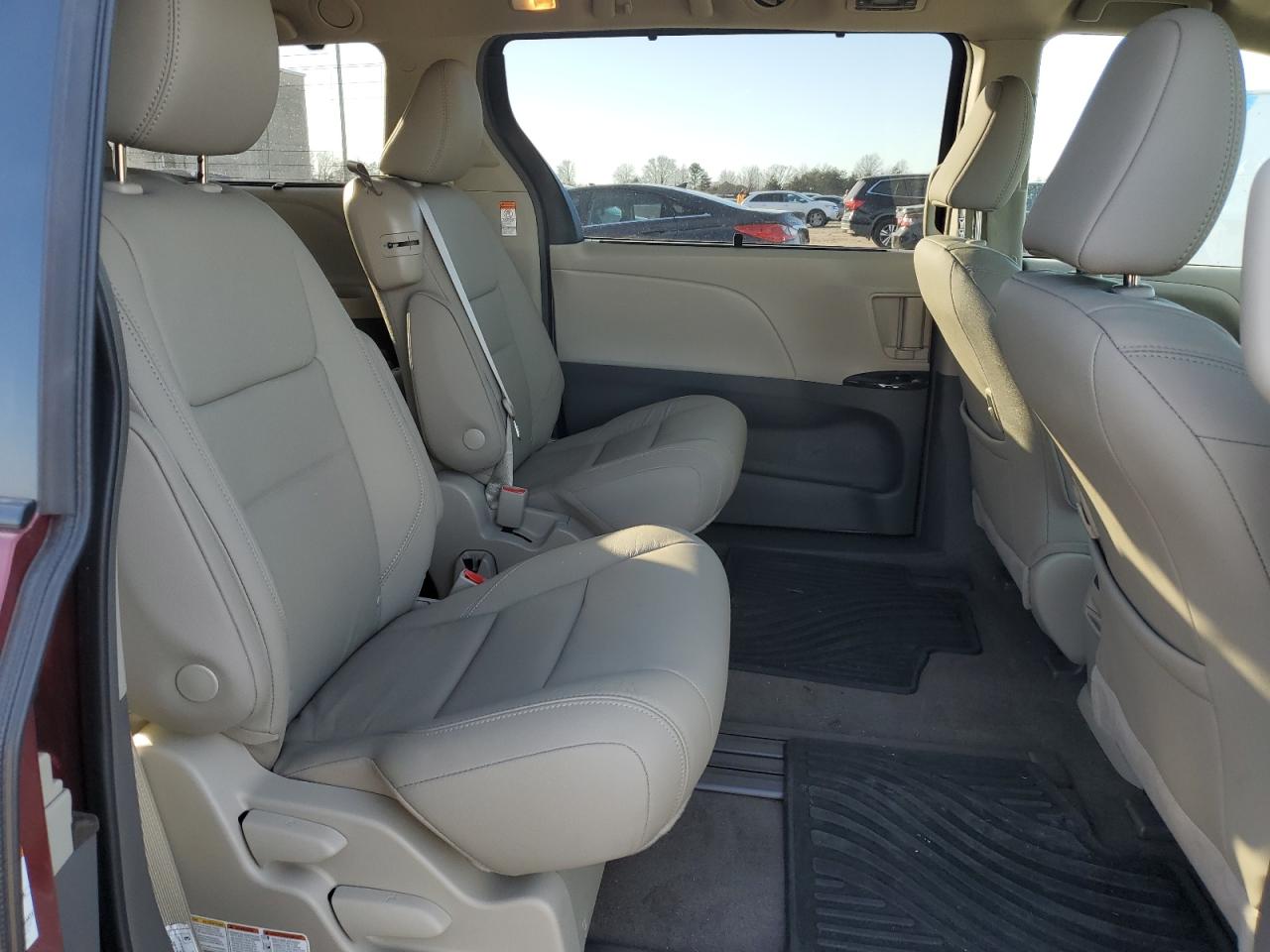 2018 Toyota Sienna - Image 11