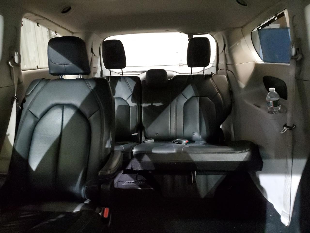 2020 Chrysler Pacifica - Image 10