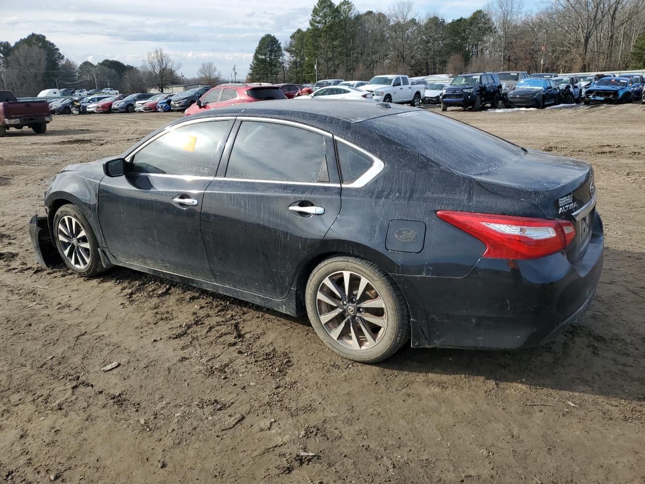 2016 Nissan Altima - Image 2
