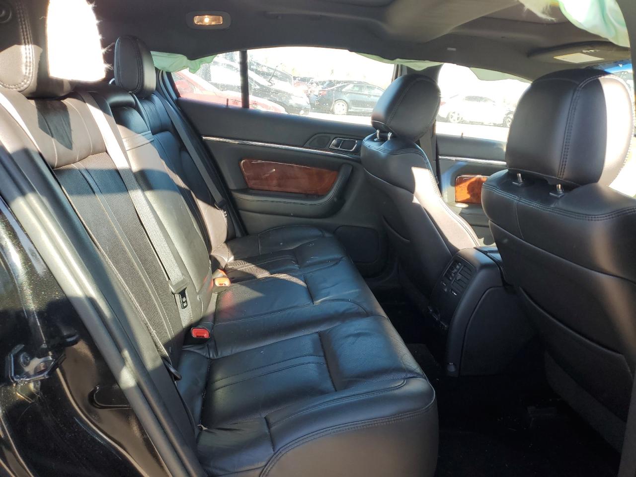 2015 Lincoln MKS - Image 10