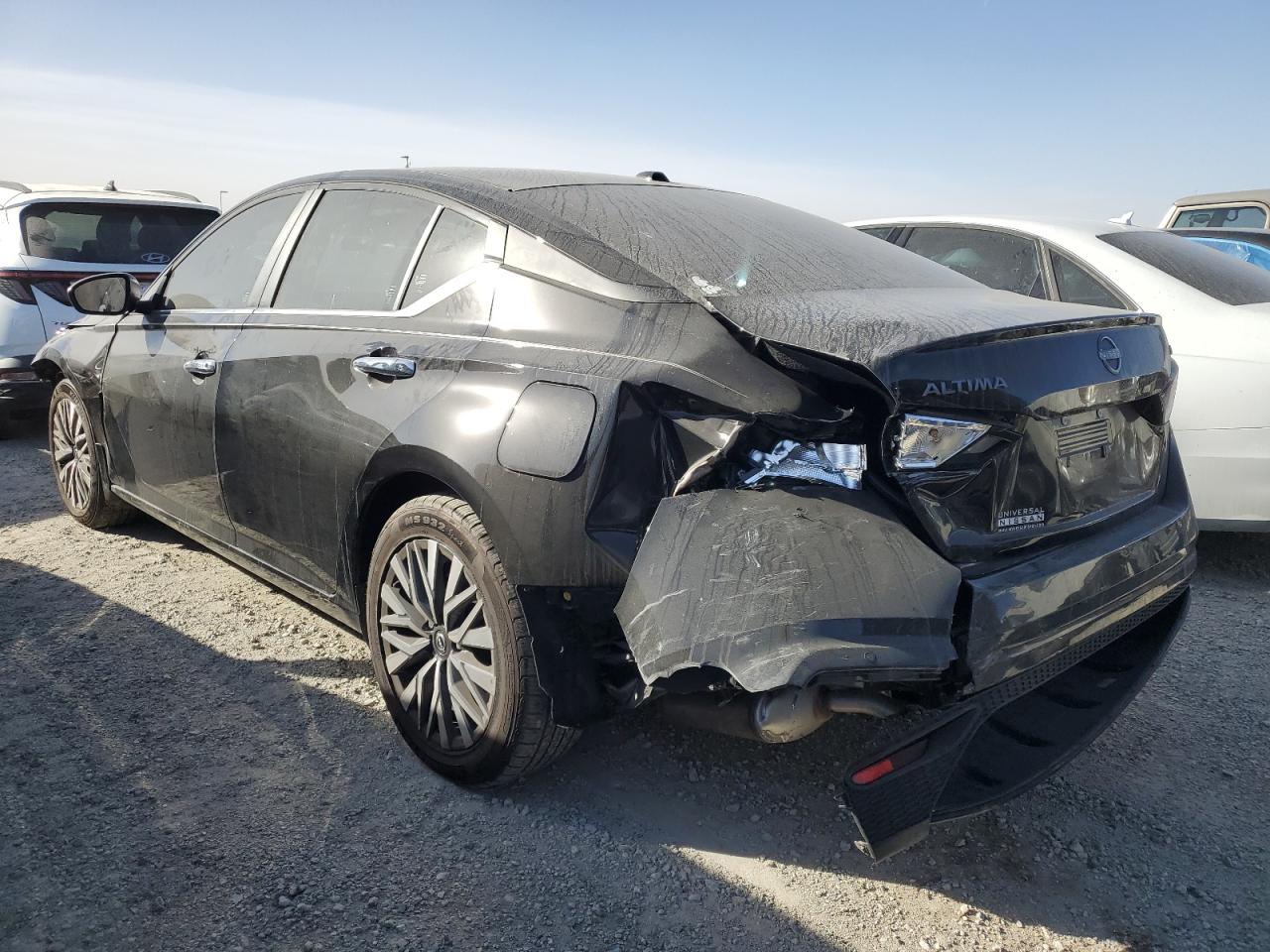2024 Nissan Altima - Image 2