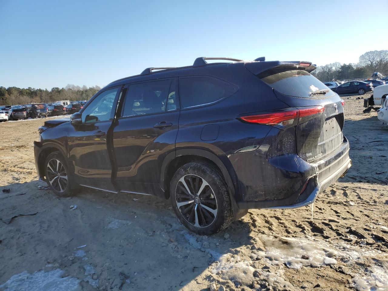 2022 Toyota Highlander - Image 2