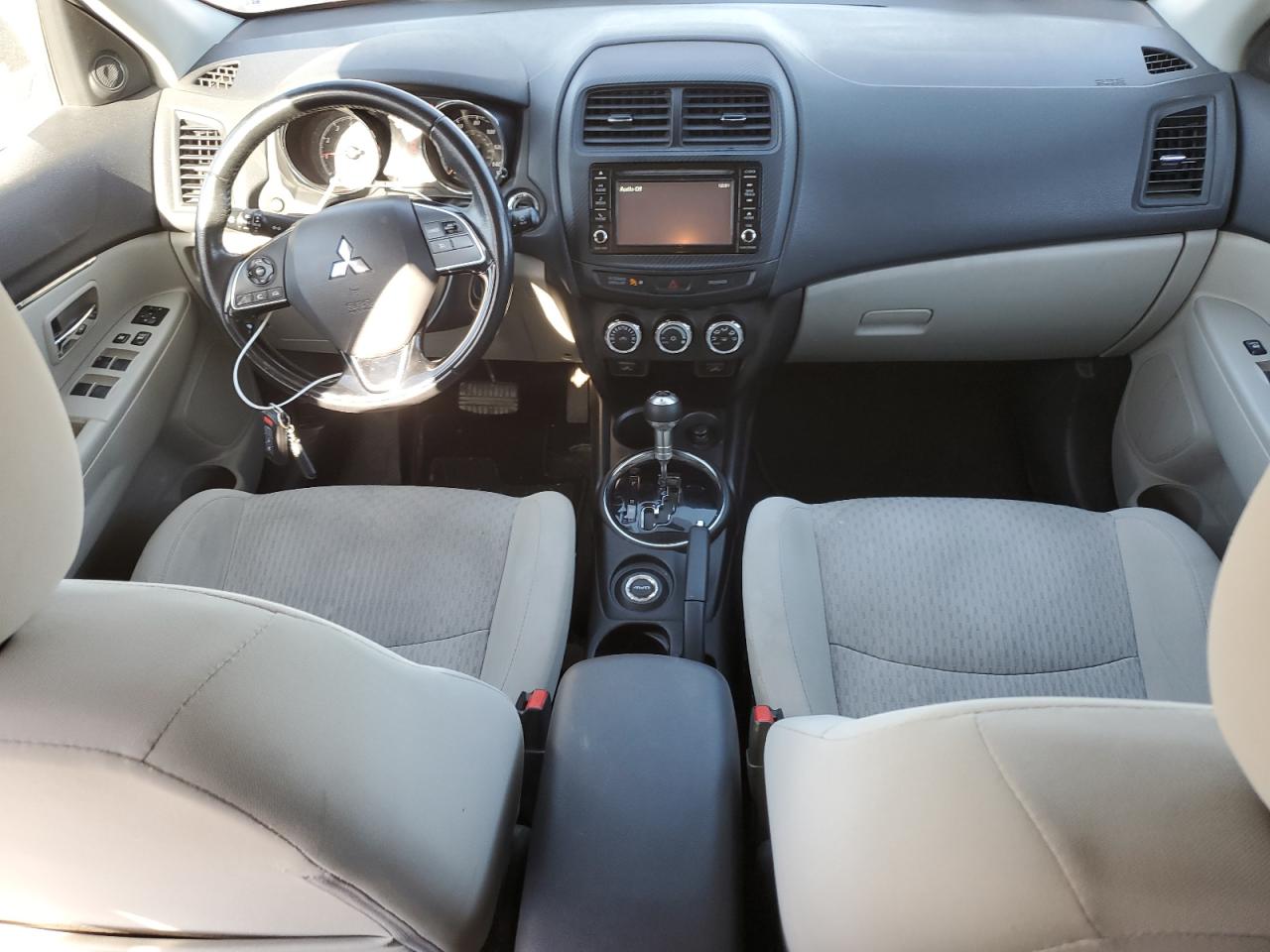 2016 Mitsubishi Outlander - Image 8